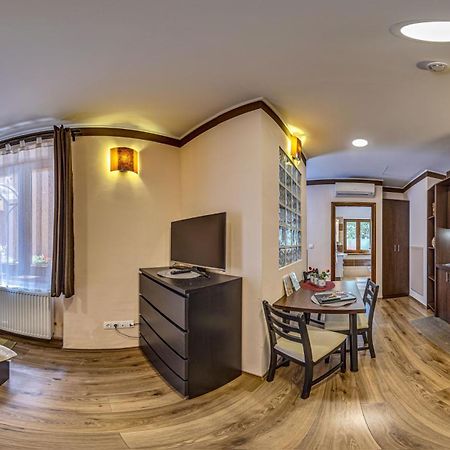 Napraforgo Wellness Haz Es Panzio Bed & Breakfast Beci Exterior foto