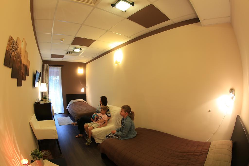 Napraforgo Wellness Haz Es Panzio Bed & Breakfast Beci Exterior foto