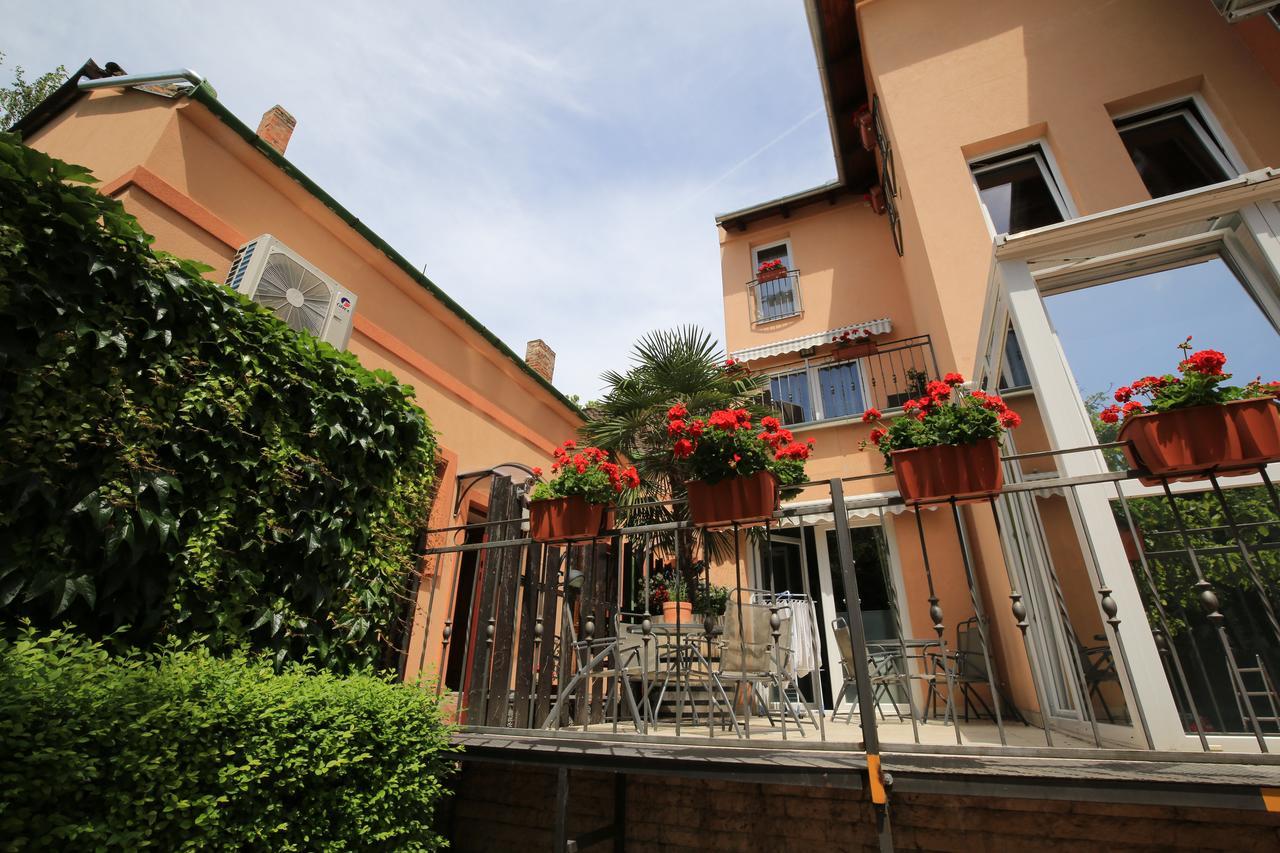 Napraforgo Wellness Haz Es Panzio Bed & Breakfast Beci Exterior foto
